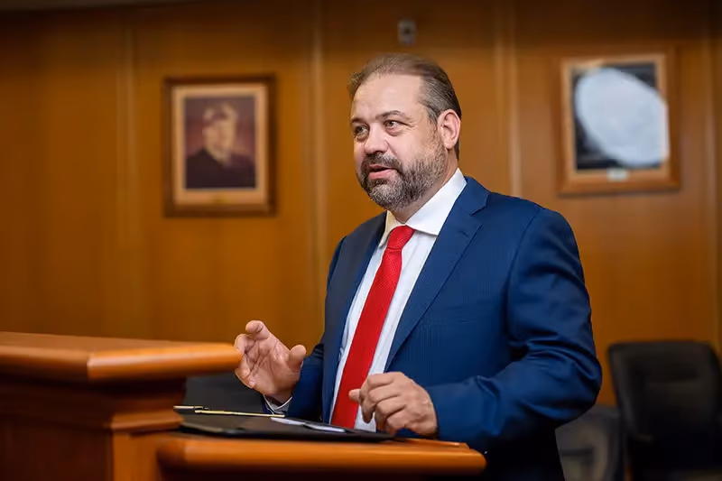Tony Atterbury admitido en el Colegio de Abogados del Estado de Arizona Imagen
